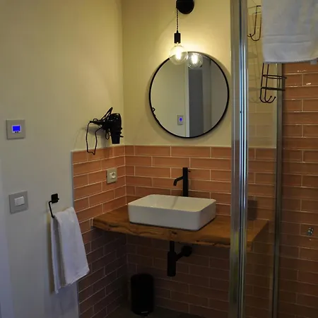 Avie Honey & Breakfast