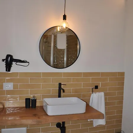 Avie Honey & Breakfast La Morra