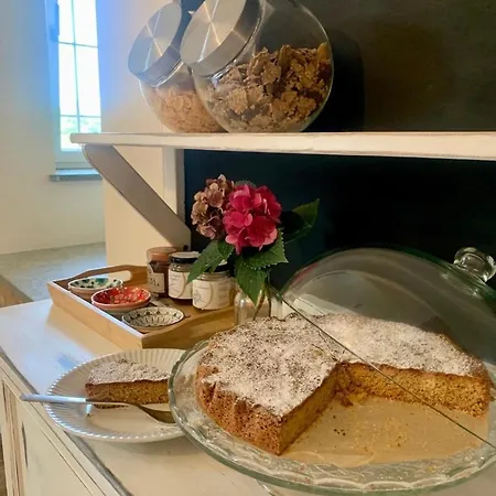 Avie Honey & Breakfast 3*