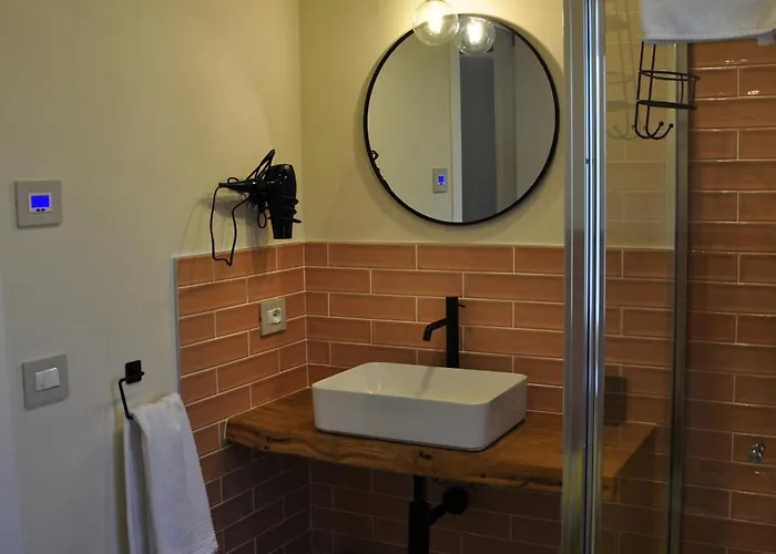 Avie Honey & Breakfast