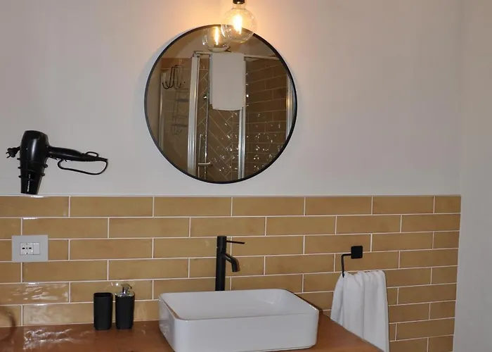 Avie Honey & Breakfast La Morra